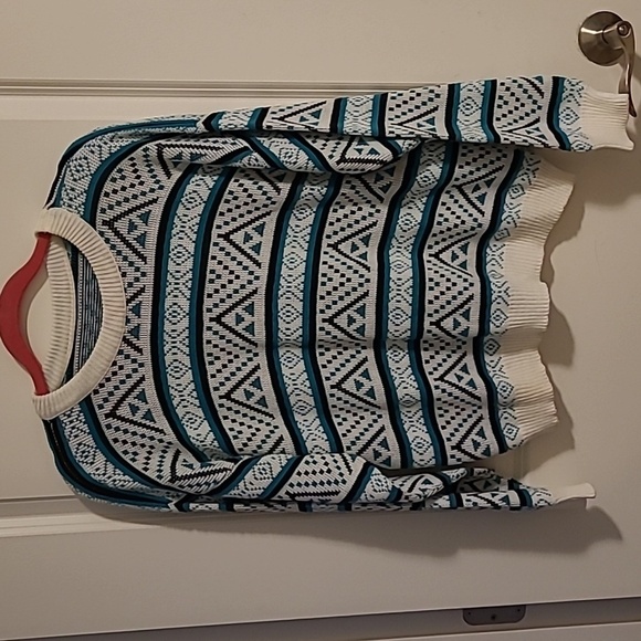 3/$27 Patterned knit crew sweater - Picture 1 of 4